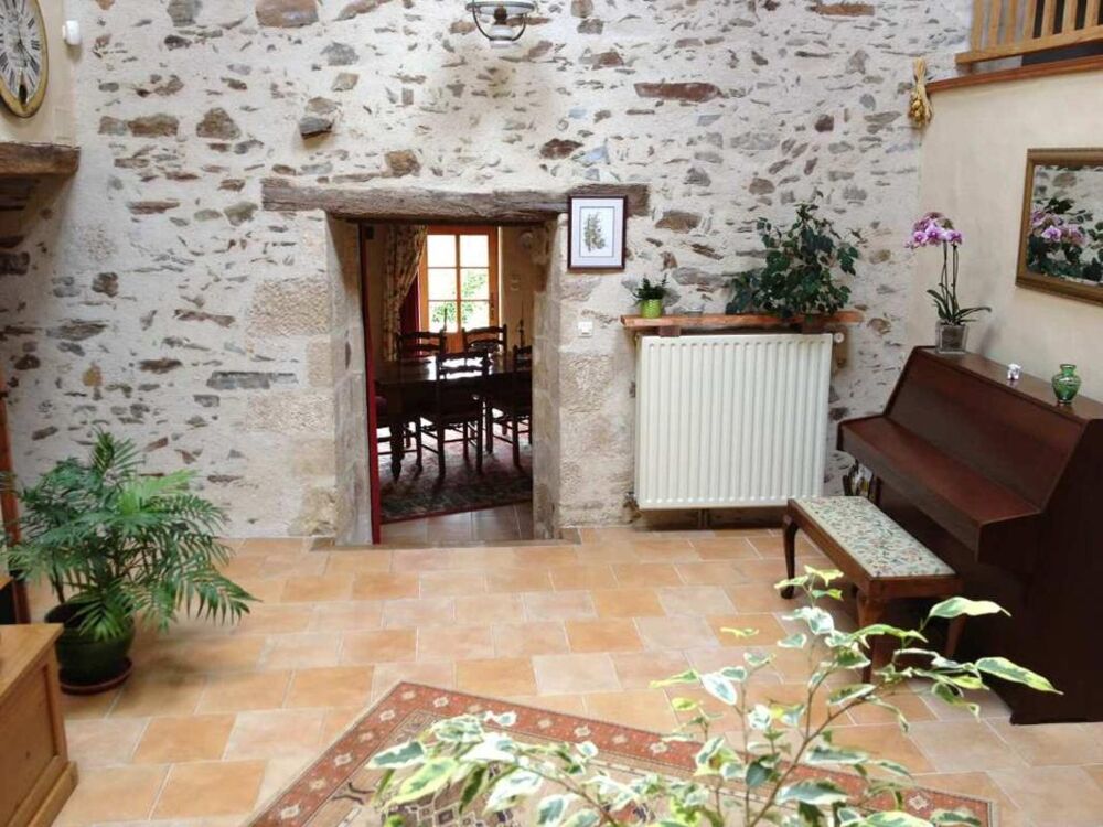 Vente Maison LA TAILLEE 85450 AU CALME ABSOLU MAGNIFIQUE MAISON DE CAMPAGNE RENOVEE AVEC GITE AU BORD DE L'EAU La taillee