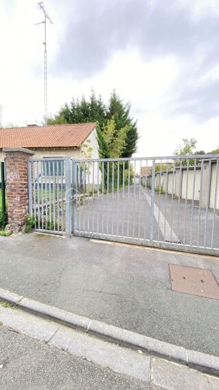  Parking / Garage à vendre 101 m²
