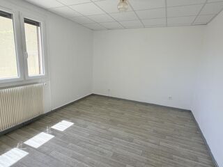  Appartement à louer 3 pièces 57 m²