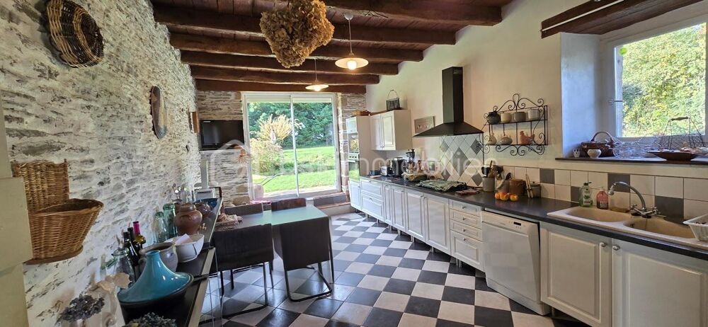 LONGERE 215M² TERRAIN 3800M²