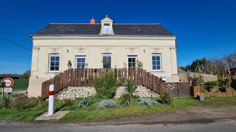 GENNES VAL DE LOIRE -  MAISON ET BATIMENT COMMERCIAL LOUE 462000 49350 Gennes val de loire