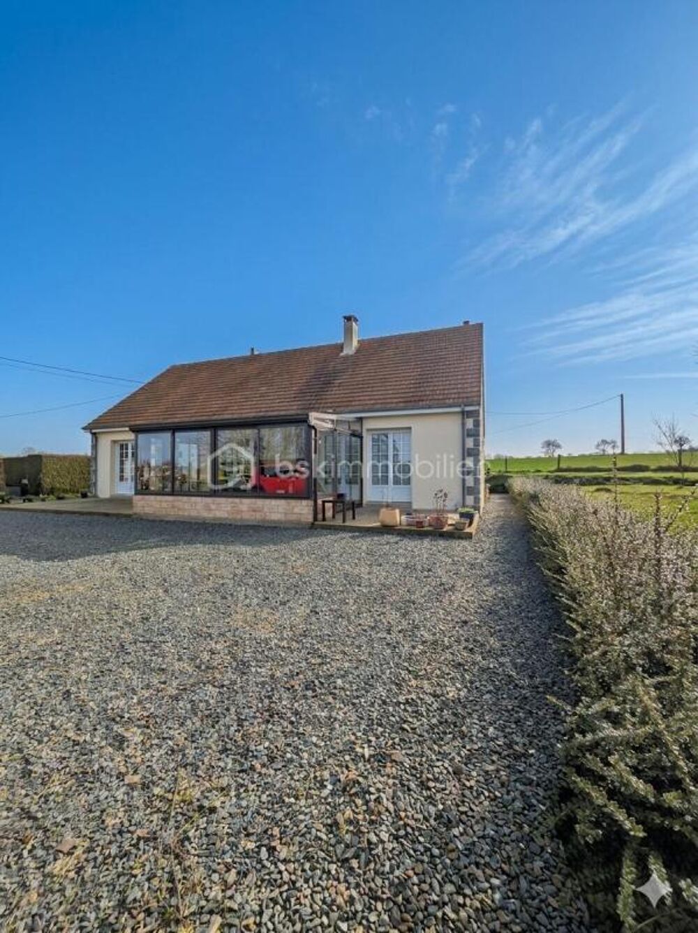 Propriété avec maison principale et dépendance louée à Noues De Sienne