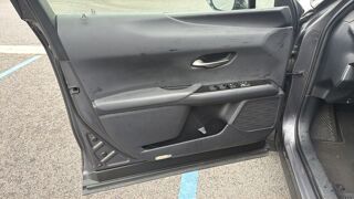 UX 2.0 VVT-i 184 Hybrid 4WD e-CVT Pack Confort Business 2022 occasion 95260 Beaumont Sur Oise