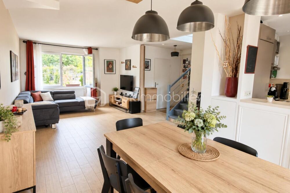 Vente Maison Maison familiale récente 5 pièces – 3 chambres – Villepreux Villepreux