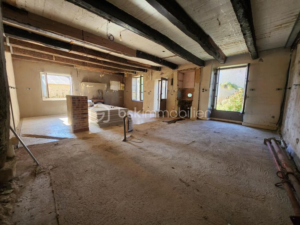 Vente Maison ? Maison � r�nover avec d�pendance � � 500 m du centre de Lusignan ! Lusignan