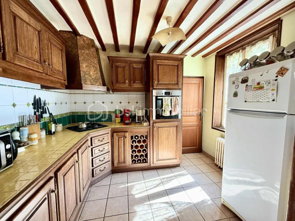 Bâtisse Ancienne avec 5 Chambres + Dépendances