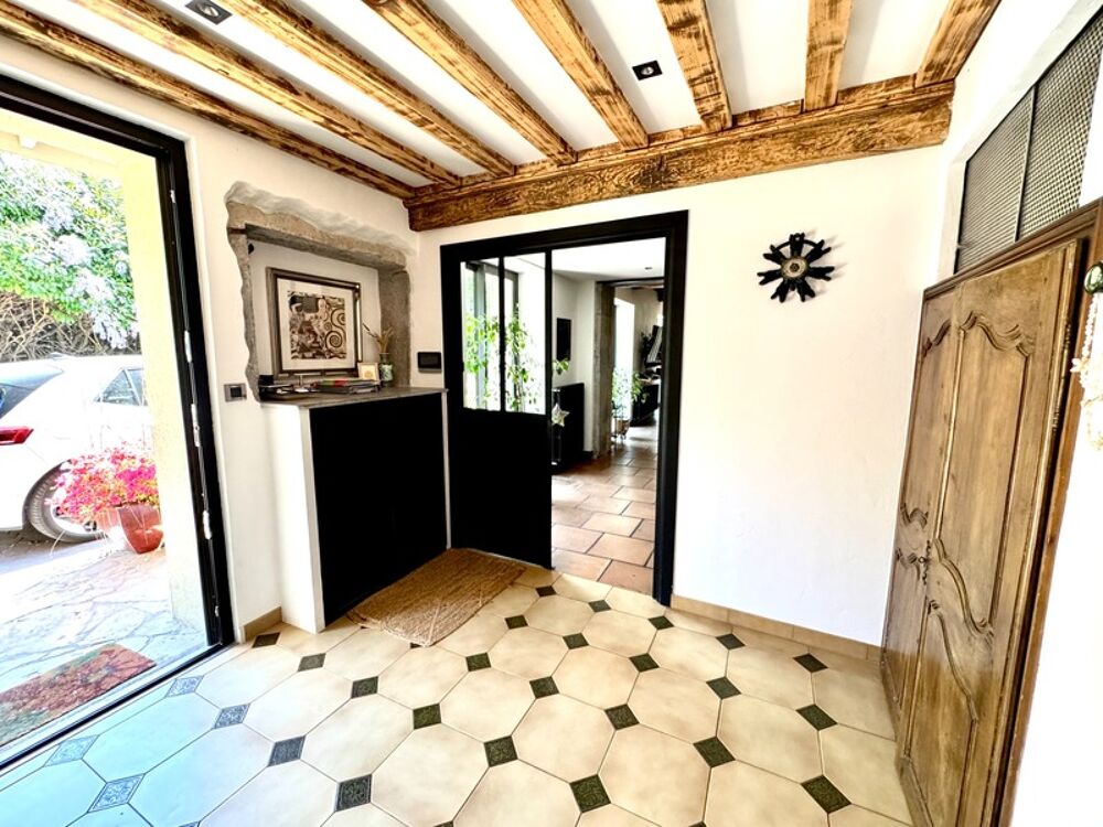 Maison dexception à Jonage  180 m² entre nature et modernité