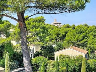 Vente Villa VILLA  AU COEUR DU DOMAINE de PONT ROYAL de 141 m2 avec dépendance, un espace extérieur de 664 m2,piscine, jardin paysager et  n Mallemort
