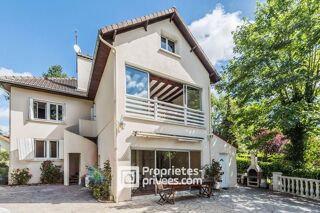  Maison  vendre 8 pices 370 m