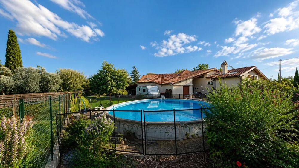 Maison solaire d'architecte de 12 pièces de 260 m² à Bias