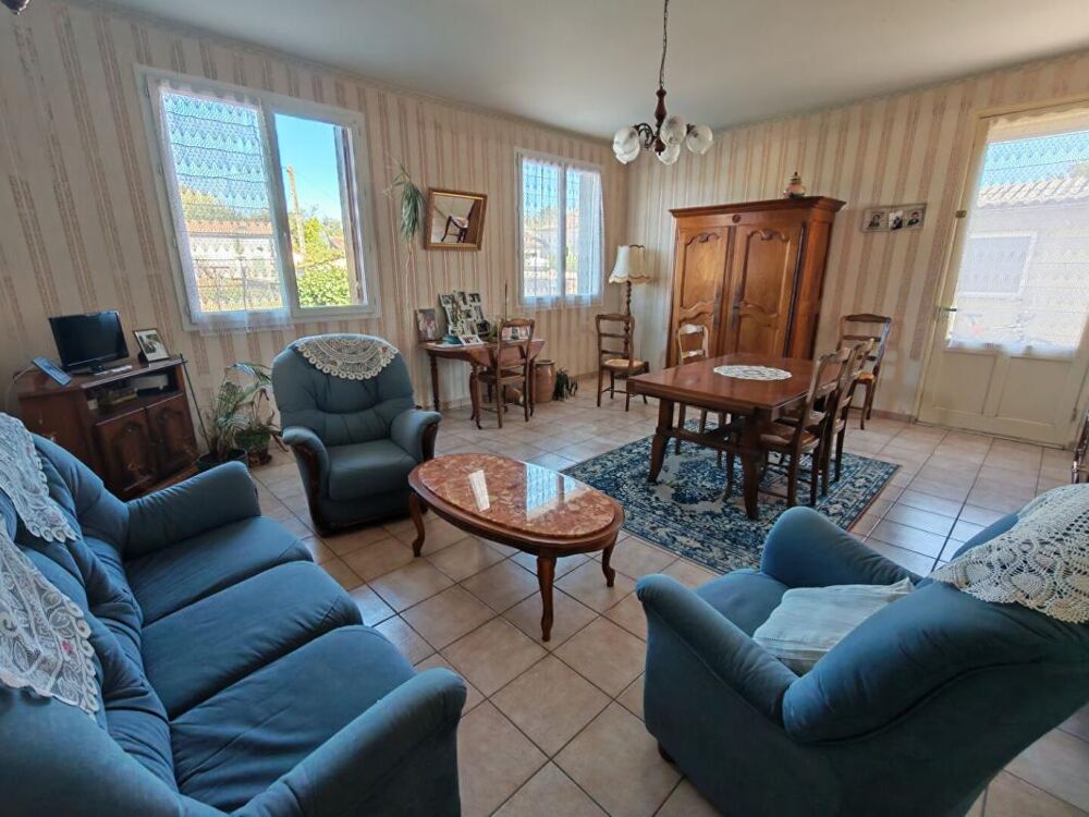 Maison de 185 m2 à Bignoux , 5 chambres , jardin, cour, grange
