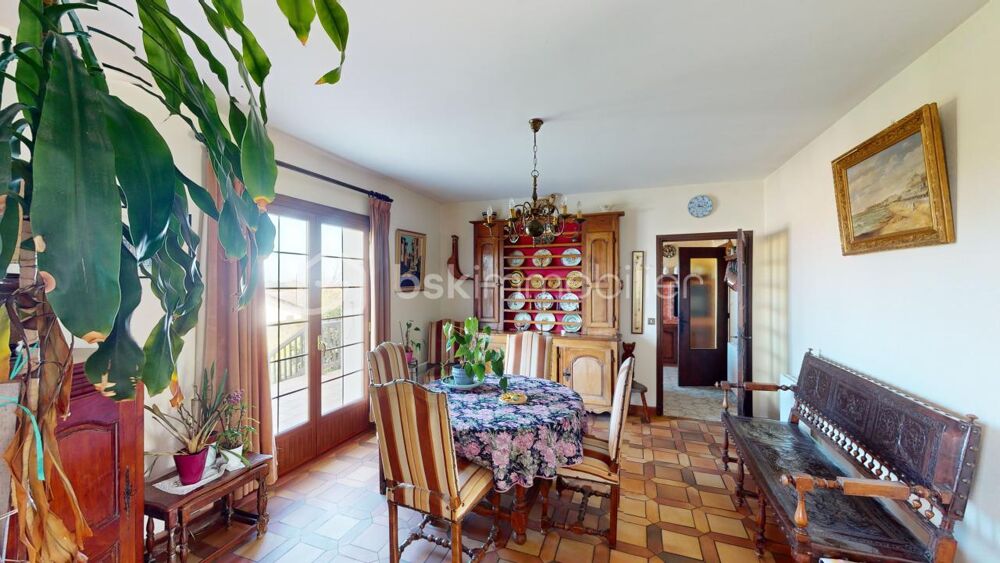A Saint Jean de Luz, Maison 5 ch + T3 et terrain 1700 m2 divisible - vue océan et montagnes