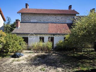 Vente Maison Maison en pierres avec dépendances et terrain – charme, espace et proximité des commodités- Nieul Nieul