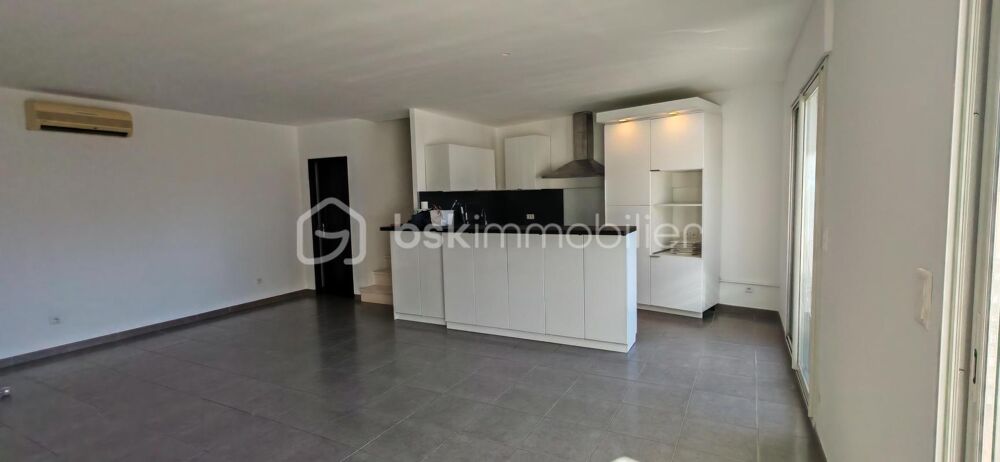 EXCLUSIVITE - APPARTEMENT EN TRIPLEX ENTIEREMENT RENOVE  TERRASSES - BOX ET PARKING