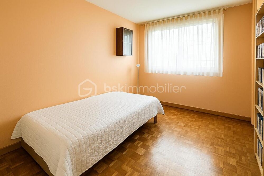 Vente Appartement  vendre  4 pices  87,77 m  Le Plessis-Robinson  Rsidence La Fontaine Le plessis robinson