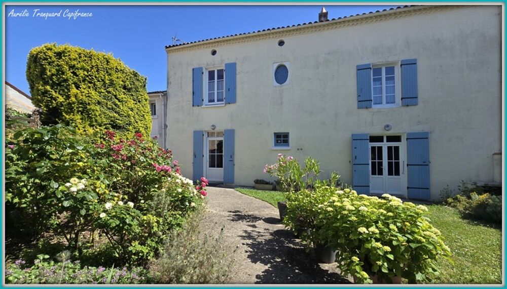 Maison DE VILLAGE à vendre 7 pièces dont 5 CHAMBRES LOULAY (17) avec DEPENDANCES (garage 54m² + préau)