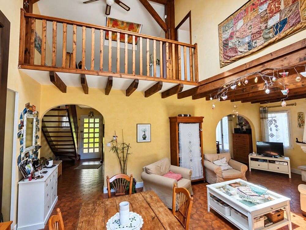 Vente Maison Maison familiale 173 m² ? 5 chambres ? Terrain de 3 105 m² ? Double garage Roybon