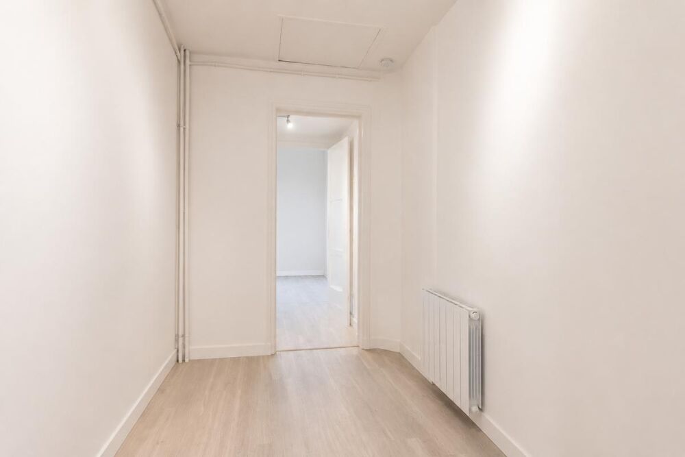   75008 PARIS - Bureau 30 m² , avec cave et  garage inclus -  Proche Fbrg St Honore - Elysée-Beauvau Paris 8