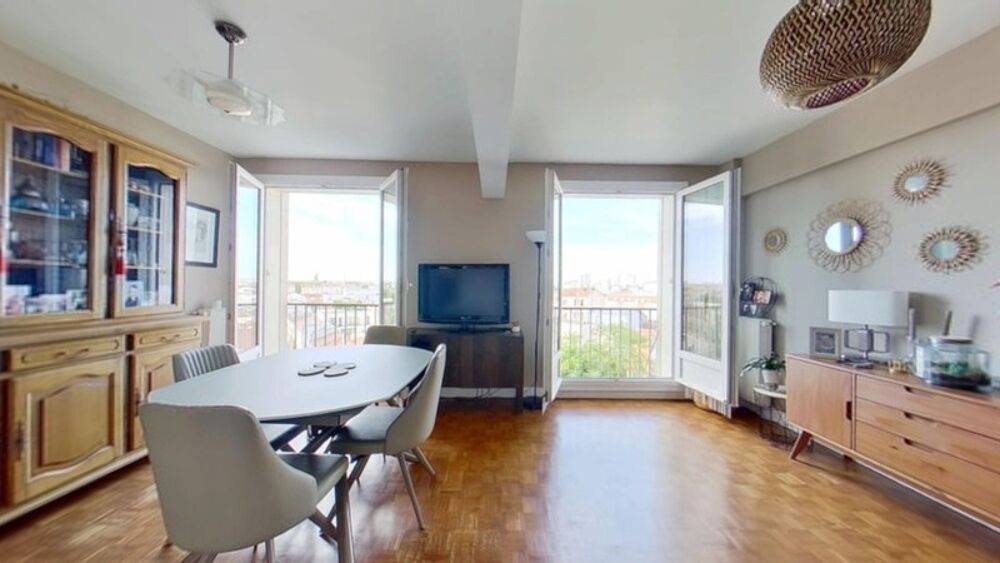 Vente Appartement À VENDRE – Appartement 3 pièces traversant et lumineux avec balcon aux portes de Paris Bagnolet