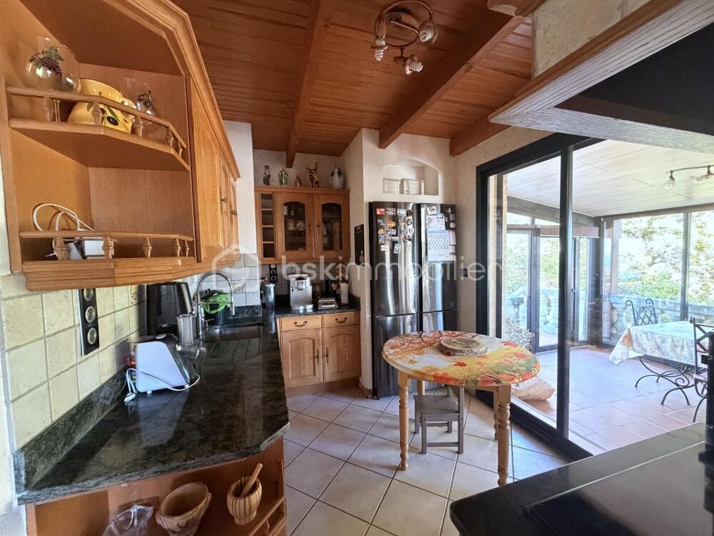 Villa avec piscine  Mont Saint-Clair  Fort potentiel