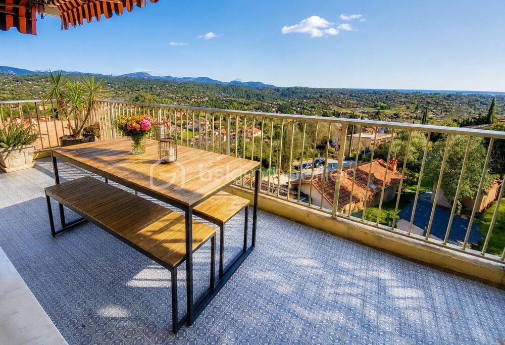 VENCE - DERNIER ÉTAGE - 4P RECEMENT RENOVÉ - TERRASSE XL 42M2 - VUE PANORAMIQUE VERDURE, MER ET MONTAGNES - GARAGE, PARKING ET