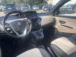 Ypsilon 1.2 8v 69ch Gold 2016 occasion 84700 Sorgues