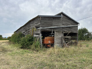Vente Autre ENTRAIGUES (63) ancien séchoir de 220 m2 sur 709 m2 de terrain Entraigues