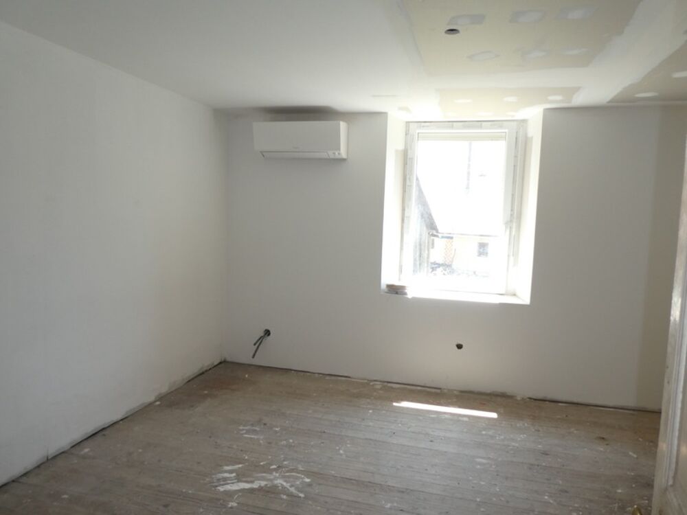CORRAVILLERS (70) à vendre maison mitoyenne T10 de 170m² terrain 250m² environ