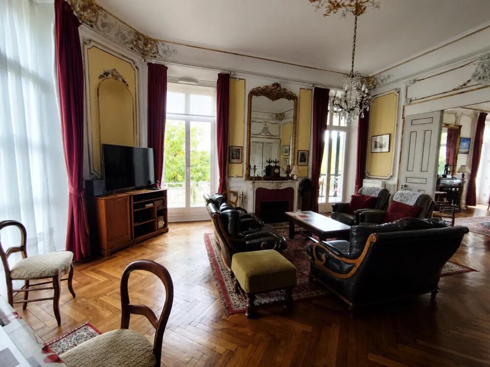 à vendre  Propriété/château Château-Gontier (53200)