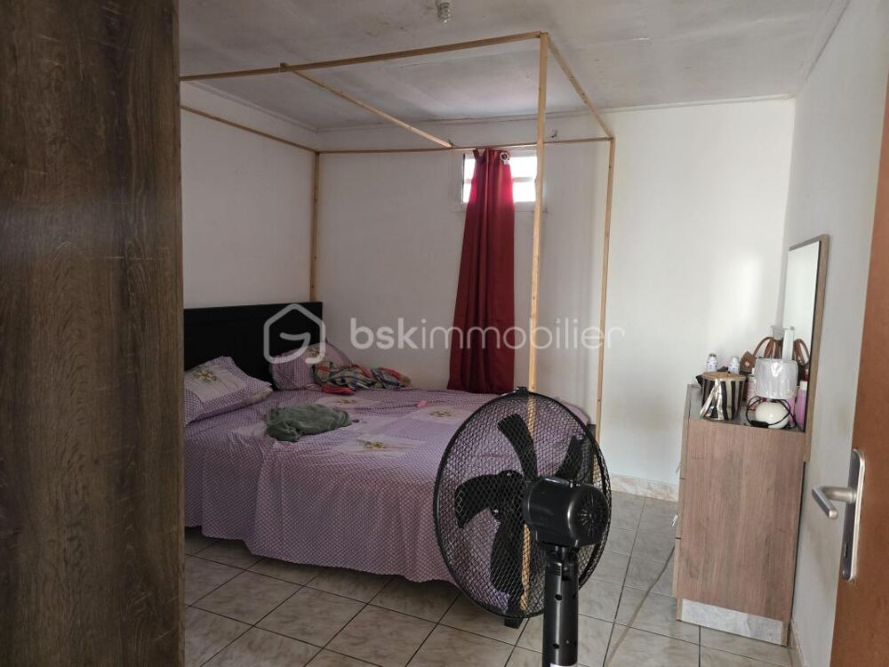 Appartement F3 de 80m² situé au 1er étage à St André 97440