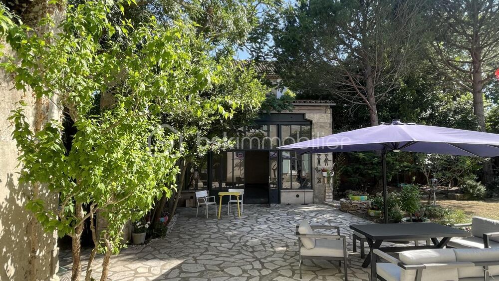 Maison de Maître dexception avec piscine couverte et parc arboré