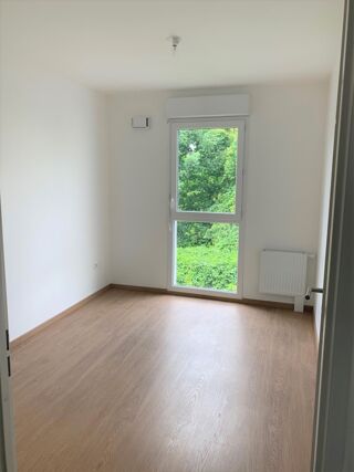  Appartement à louer 4 pièces 82 m²