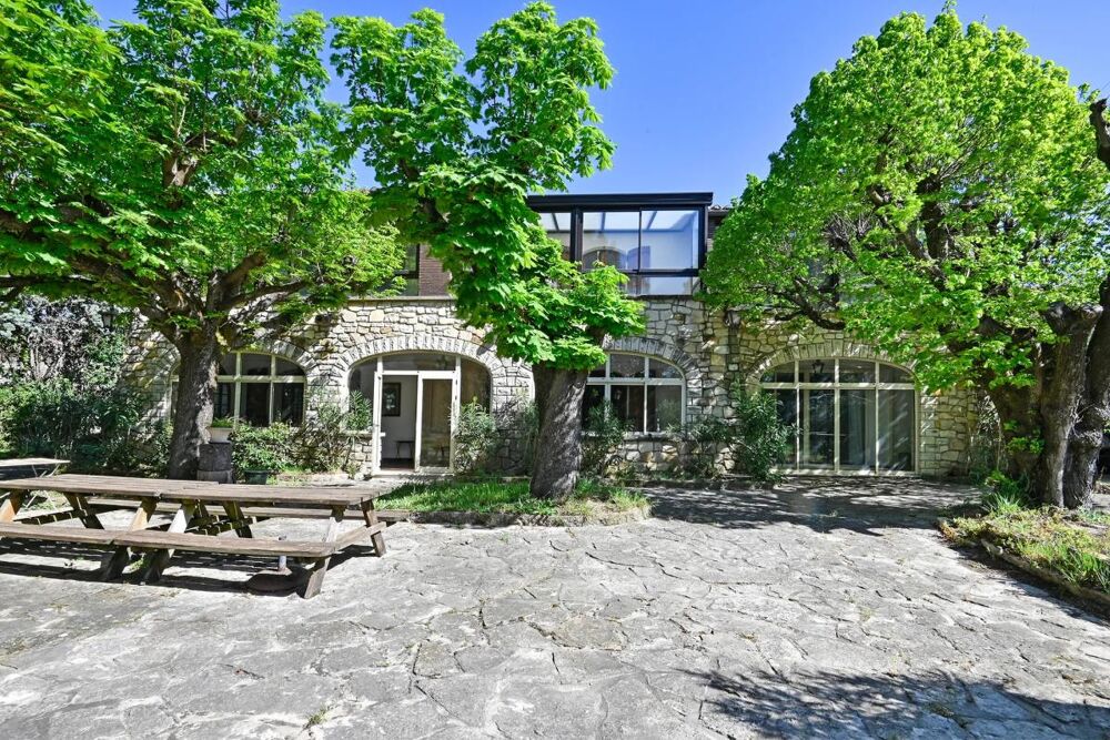 Propriété de Prestige avec Grand Terrain Arboré