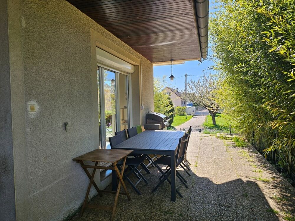 Deux maisons, un terrain, un potentiel unique : vivre ensemble ou séparer les espaces à votre convenance. PERRIGNY LES DIJON (21