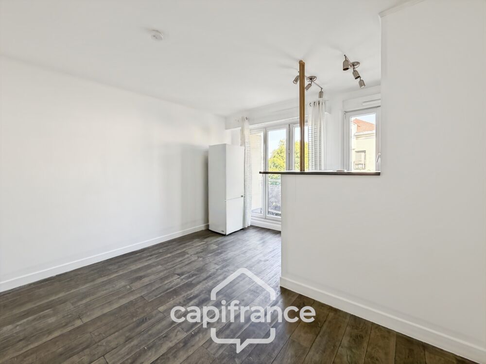 Vente Appartement Studio rénové avec balcon, parking et 2 caves – Hyper centre de Chelles (77) Chelles