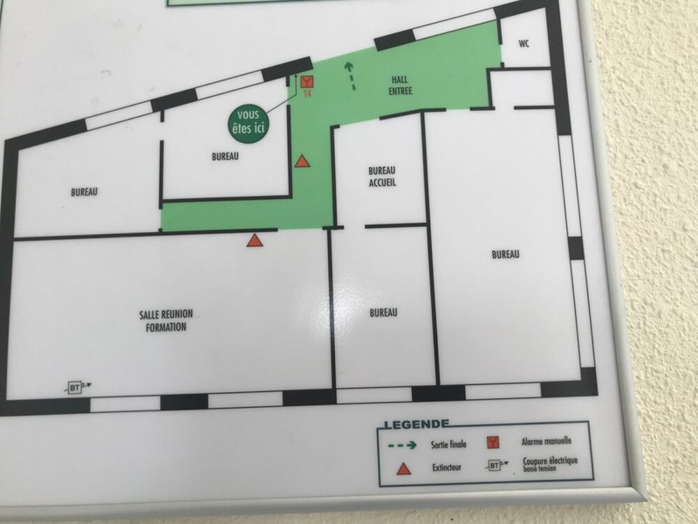   Dpt Dordogne (24), à louer PÉRIGUEUX Quartier des affaires 190 m² Bureaux, salle de réunion, parking 