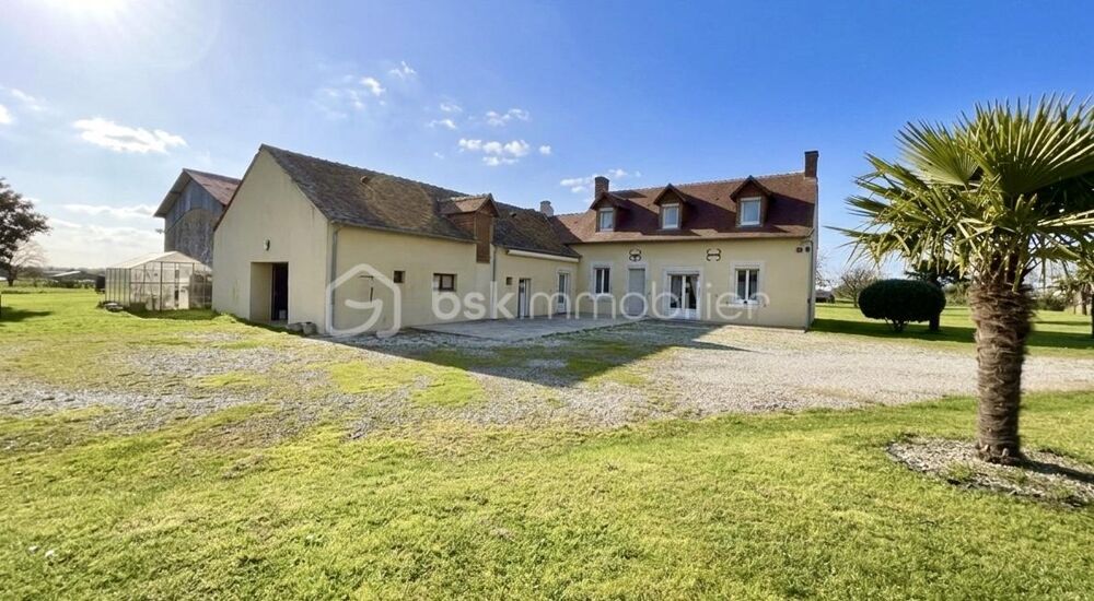 Propriété et bâtiments annexes sur belle parcelle terrain