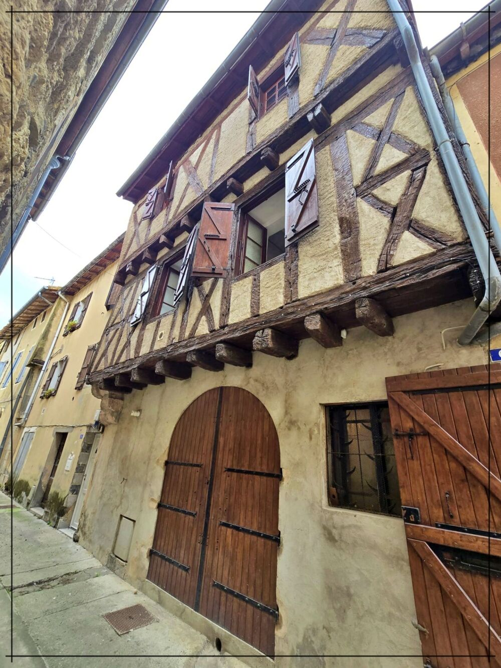 Maison de ville en pierre de 120 m² habitables avec jardin et garage