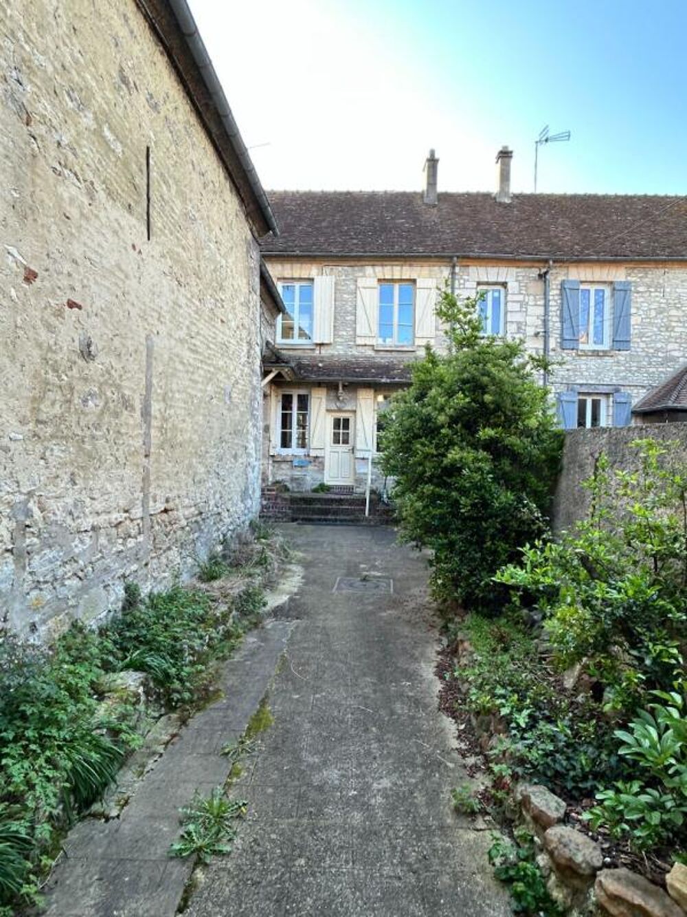CHARMANTE MAISON EN PIERRES DE 7 PIECES, 5 CHAMBRES