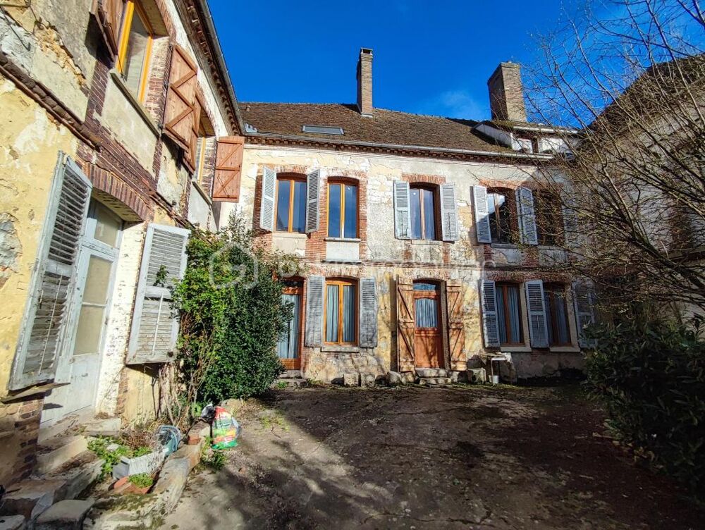 Ancien Corps de Ferme de 190 m² avec dépendances, cave et jardin clos