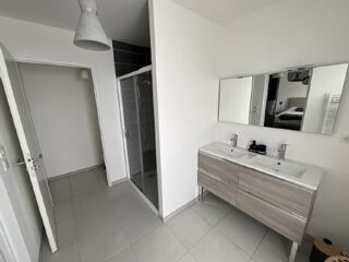  Appartement à louer 4 pièces 153 m²