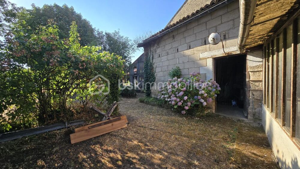 Vente Maison Superbe opportunité, maison de bourg à rénover, 4 chambres, grenier aménageable, terrain Sanxay