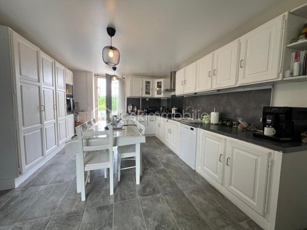Vente Maison Grande maison familiale de 163m2, 5 chambres, avec terrasse extérieur/garage, terrain de 820m2 Sainte colombe