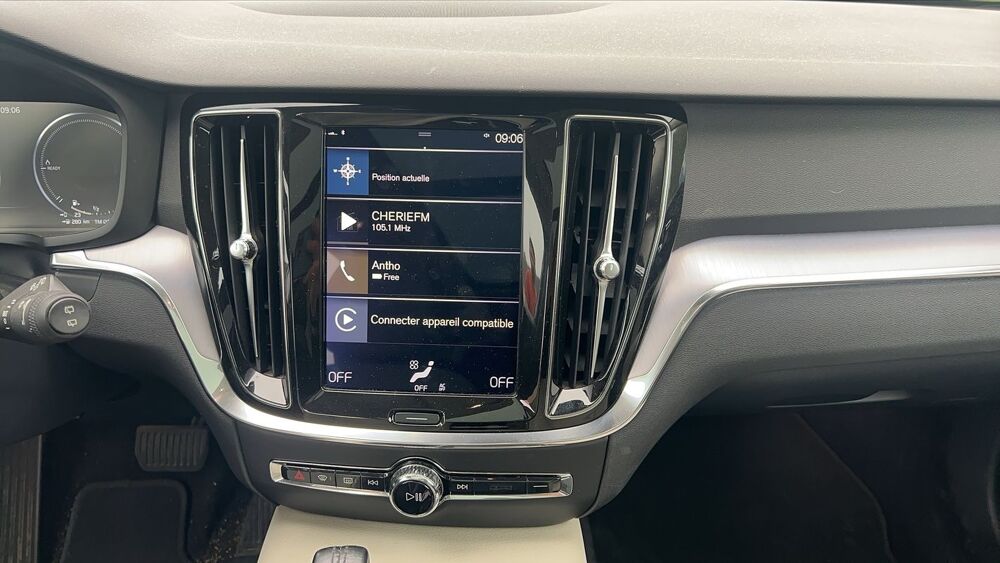 V60 III 2.0 T8 392 Plug in Hybrid AWD Geartronic8 Business Execu 2019 occasion 49400 Saumur
