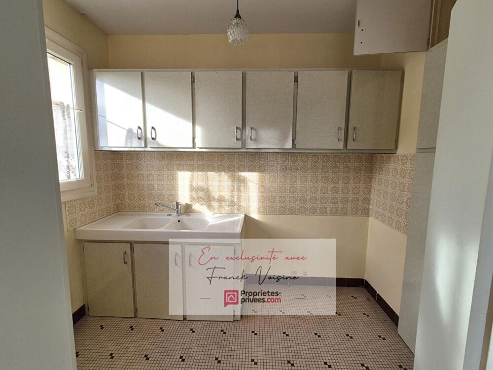 A VENDRE en EXCLUSIVITE aux Herbiers centre ville, maison de 159 m2 avec 4 chambres et 1 bureau sur une parcelle de 835 m2