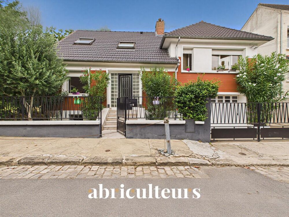 Vente Maison Maison familiale de 7 pièces avec jardin, garage, sous-sol  et grenier aménageable – Châtillon Chatillon