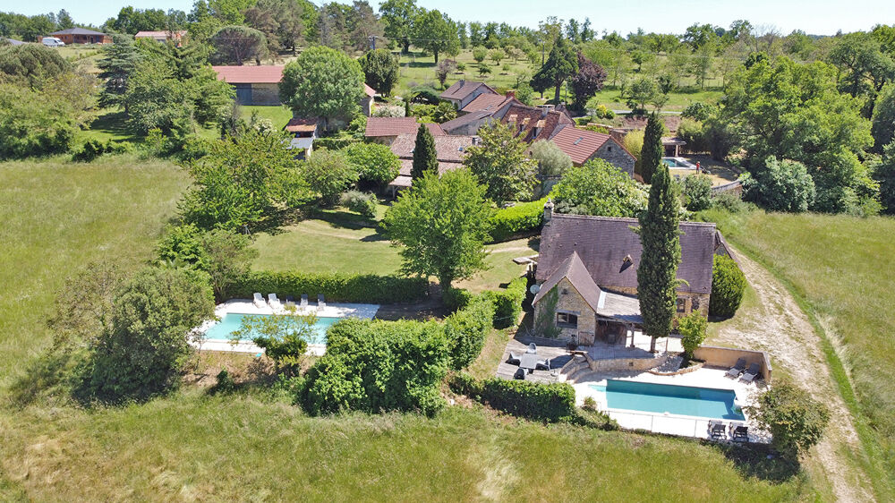 Propriété de gîtes Coly Saint Amand 18 pièce(s) 403 m2