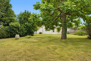  Propriété/château à vendre 4 pièces 180 m²