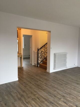  Appartement à louer 4 pièces 113 m²