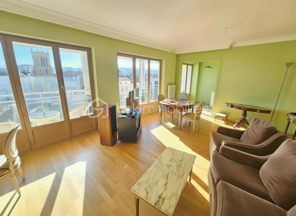 Vente Appartement ROANNE CENTRE – 95 m² – 3 CHAMBRES – 2 BALCONS – VUE PANORAMIQUE – PARKING PRIVATIF Roanne
